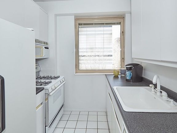 5th image of 205 E 68th St #T2e