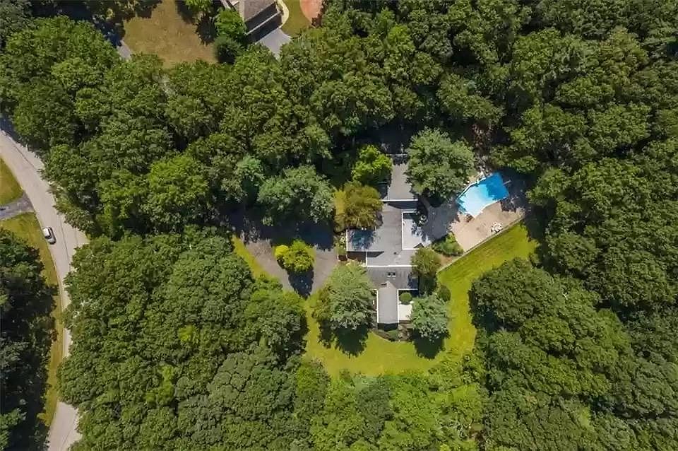 1st image of 76 Beechwood Dr