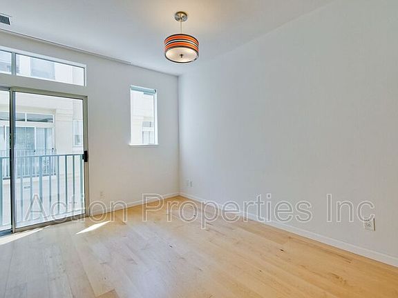 4th image of 158 Holly Ct