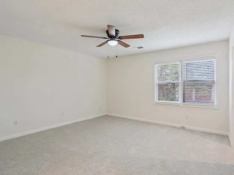 2429 Kennedy Ct — Photo 18