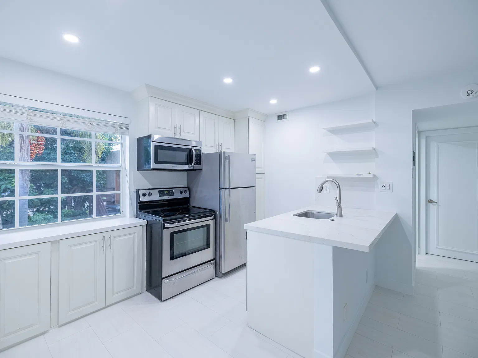1505 NE 5th Ct — Photo 3