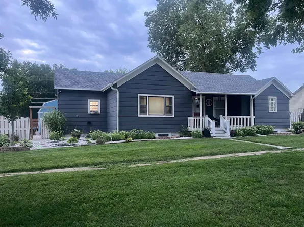 241 S 3rd St, David City, NE 68632