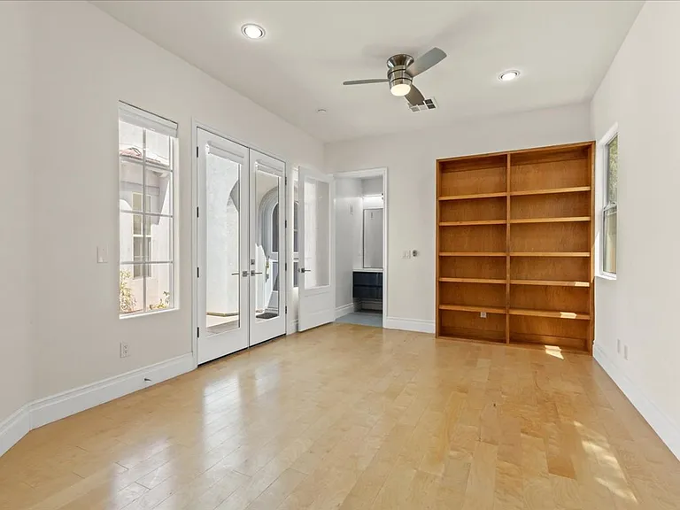 3043 Red Springs Dr — Photo 24