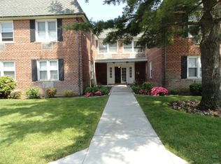 120 S Park Ave APT 1B, Rockville Centre, NY 11570