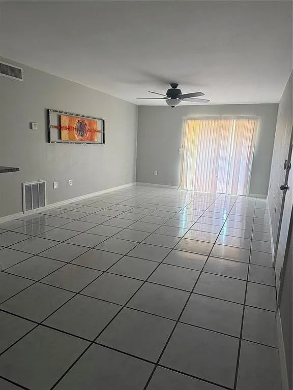 3 bed, 2.0 bath, 897 sqft, $1,550 — Photo 3