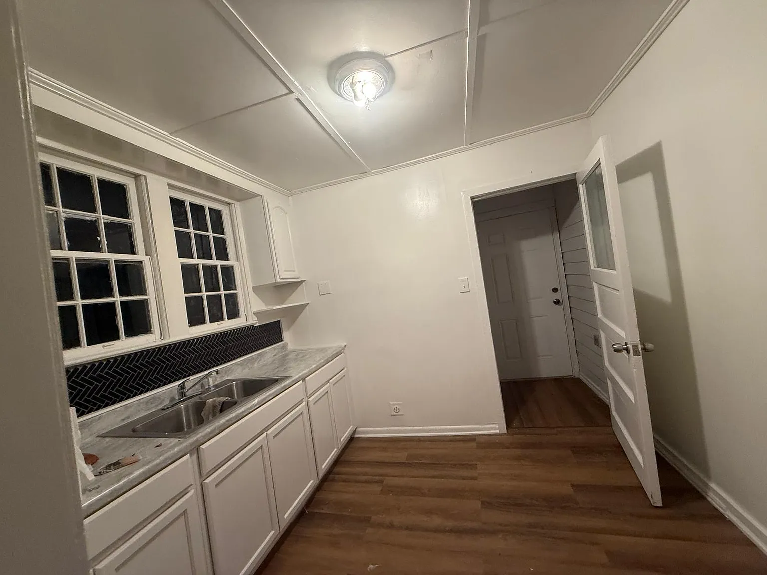 3 bed, 1350 sqft, $1,975 — Photo 4