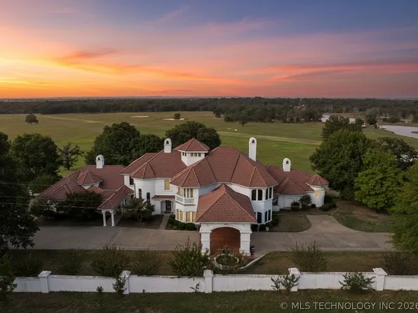 800 W Pryor Ave, Pocola, OK 74902
