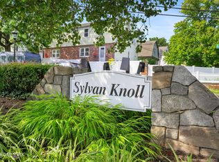 375 Sylvan Knoll Rd, Stamford, CT 06902