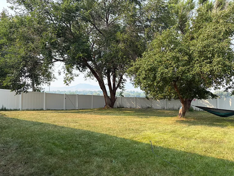 2320 Cannon St — Photo 2