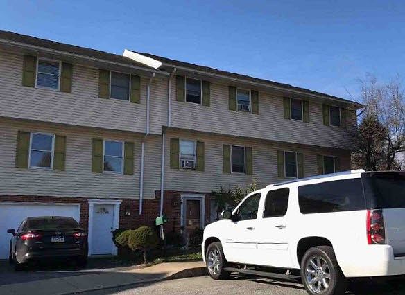 2nd image of 18 Brandon Ct