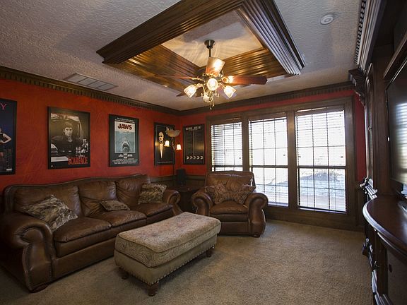 Dental crown molding and tray ceiling