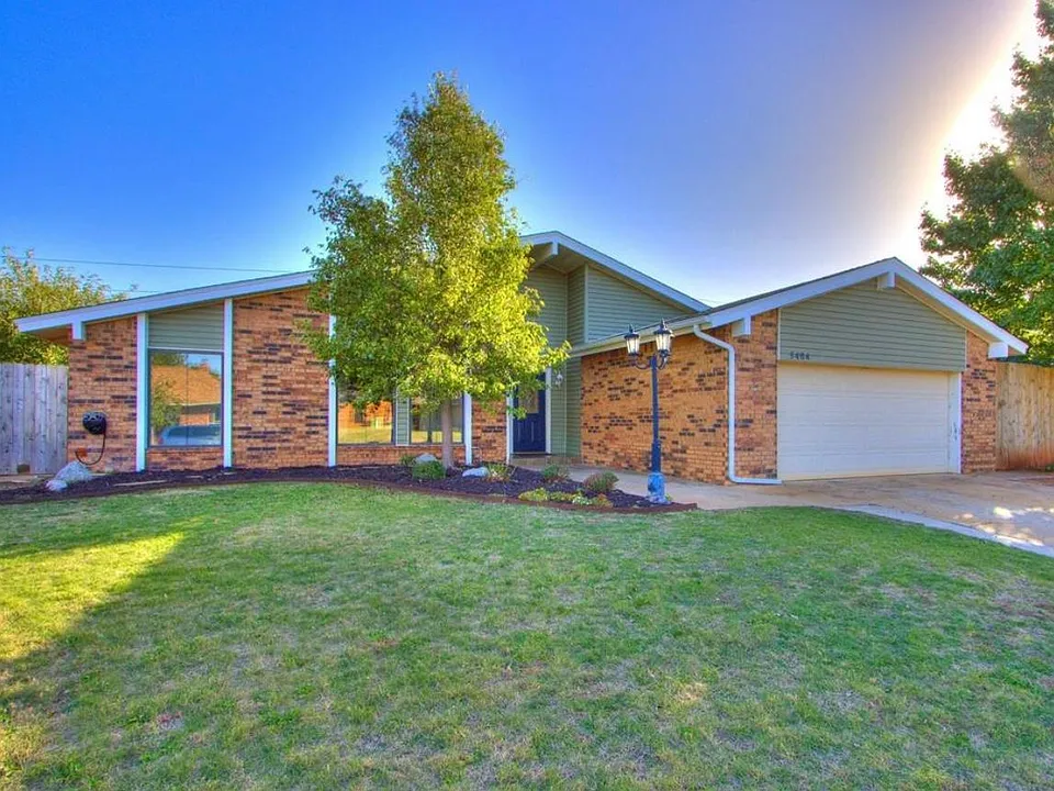 5404 NW 108th Ter