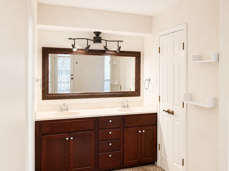5912 Meadow Wood Ln — Photo 22