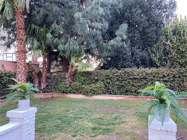 7359 Amestoy Ave — Photo 4