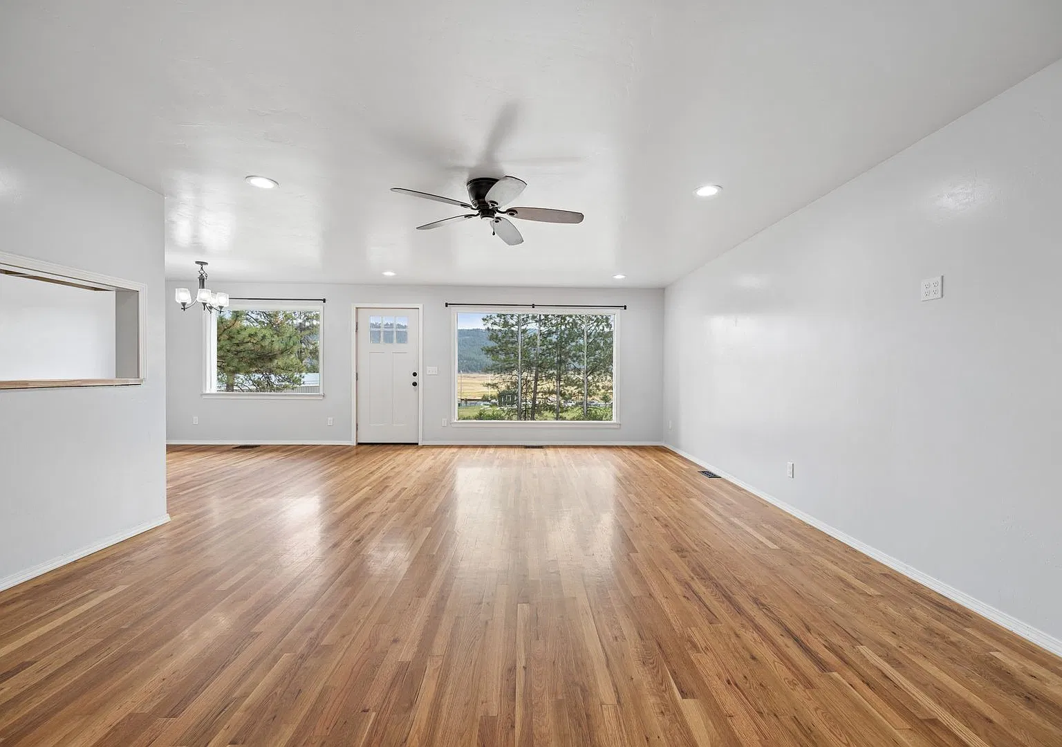 Beautifully Renovated 3-Bedroom Home in Kila $2,600/Month — Photo 4