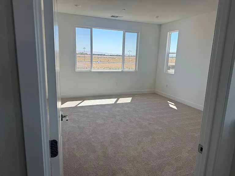 Eagle Ln — Photo 13