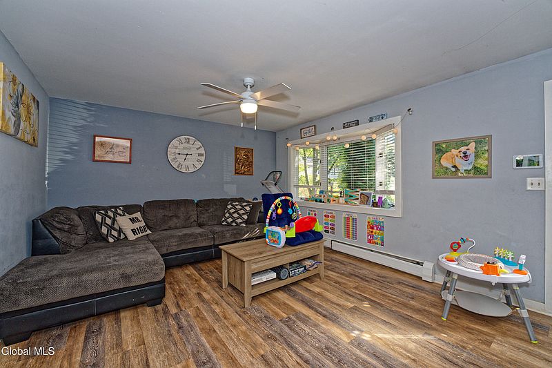 3rd image of 18A Hamilton Place