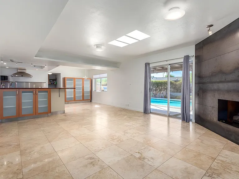 3509 E Cannon Dr — Photo 4