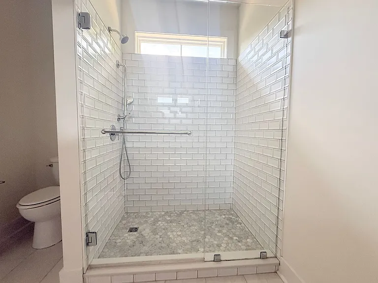 1403 Westbrook Cir — Photo 31