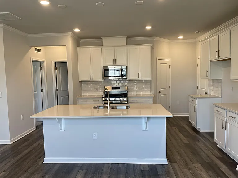 1201 Matterhorn Dr — Photo 3