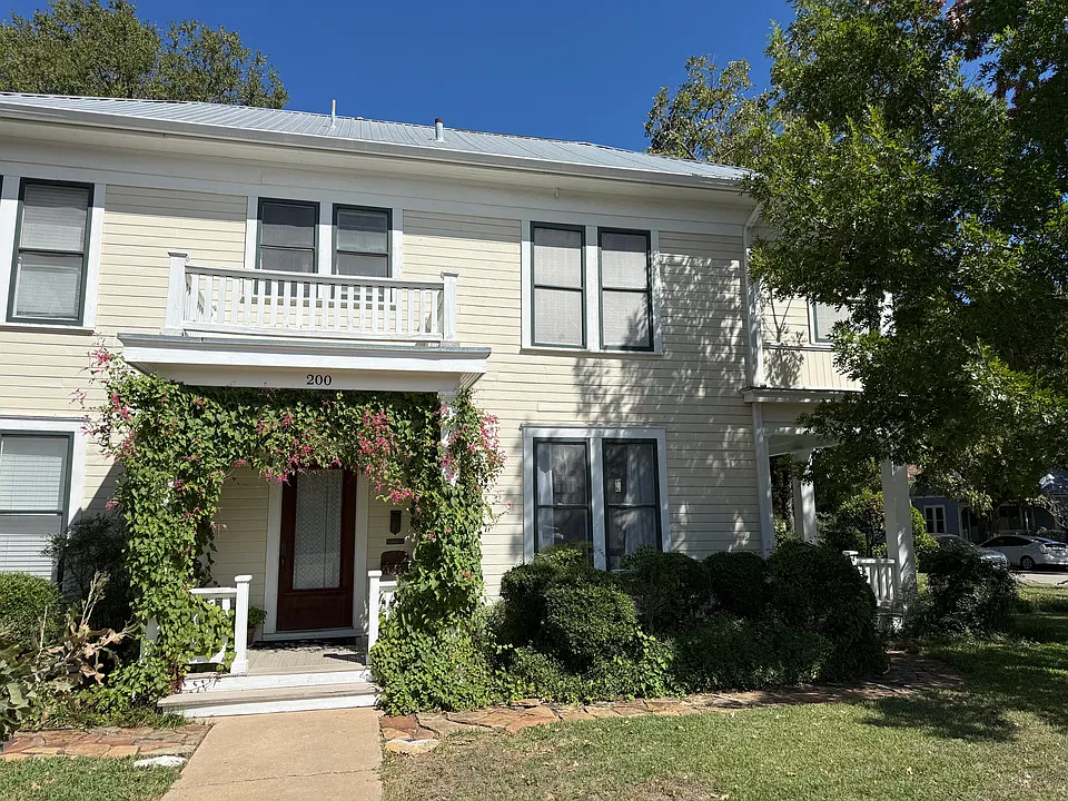200 W 40th St