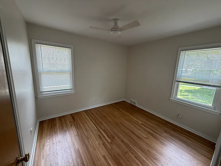 1732 Ford Pkwy — Photo 3