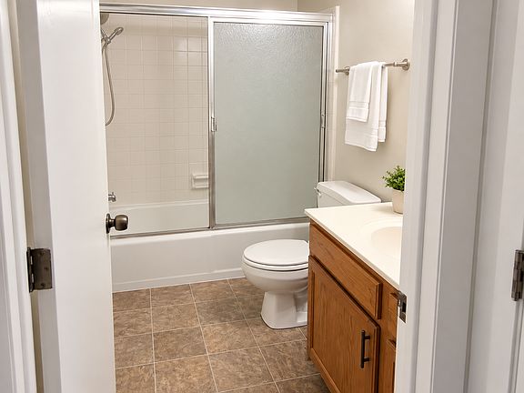 2nd image of 2555 Keygate Dr