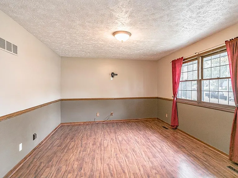 4010 Teri Ln — Photo 2