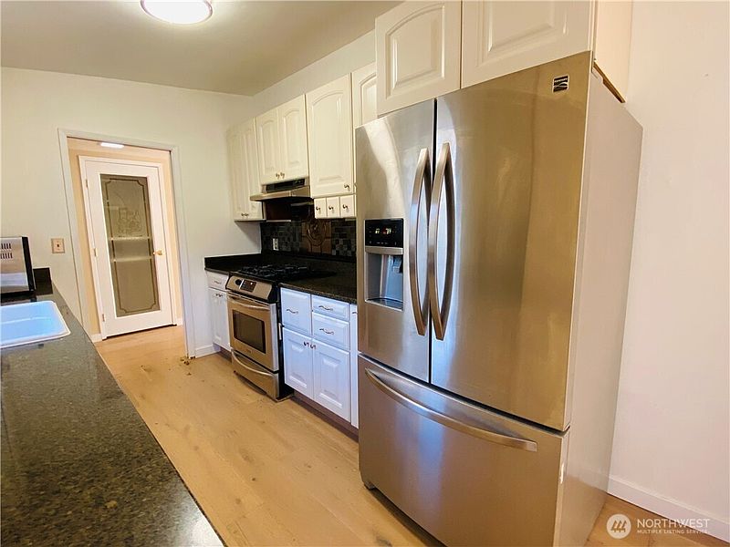 5th image of 10231 NE 24th Street