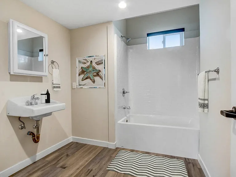 5501 Laurel Canyon Blvd — Photo 11