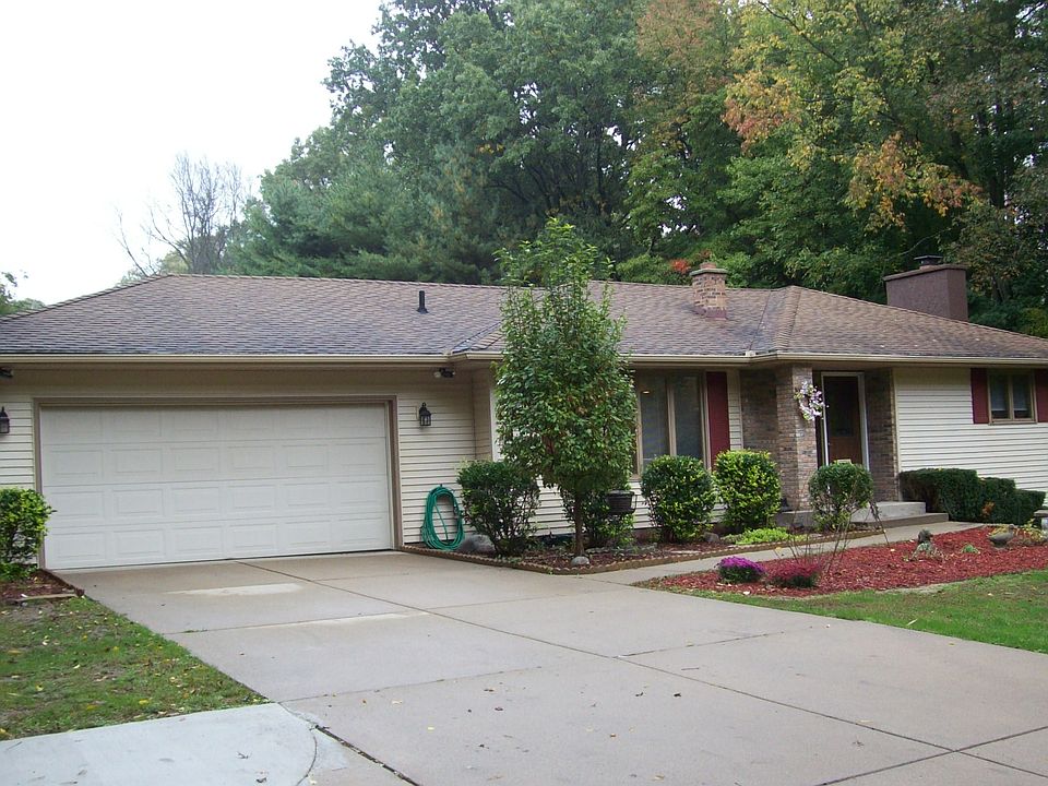 1st image of 65 Brookfield Ct