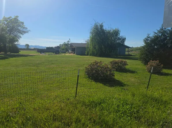 5669 McLoughlin Dr, Medford, OR 97502