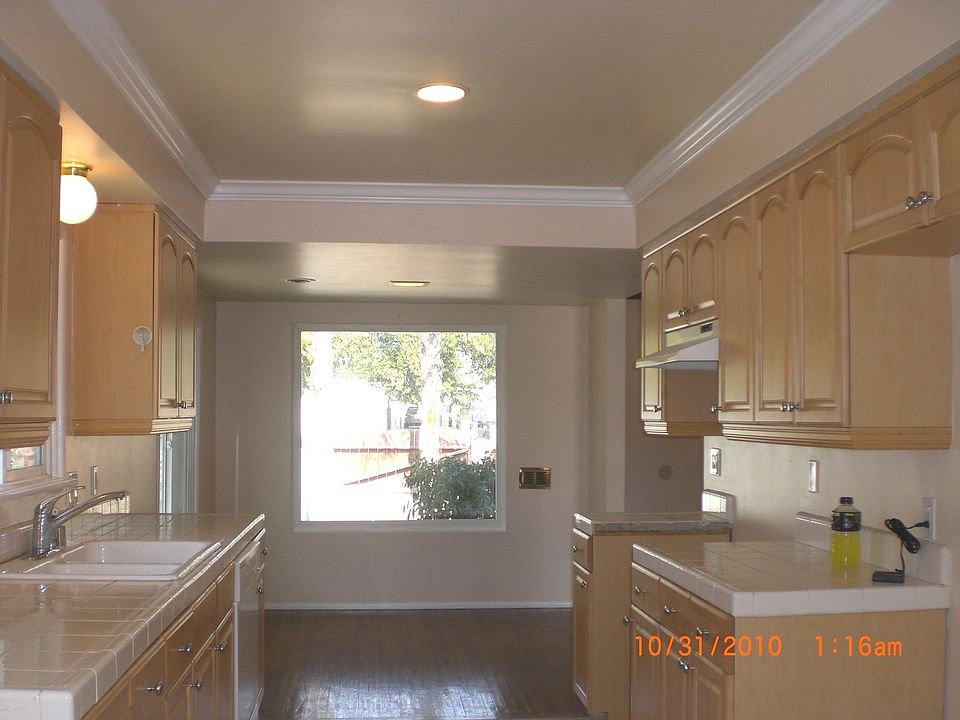 Kitchen - w/view of dining room