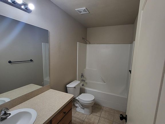 5th image of 184 Stockham Blvd APT D
