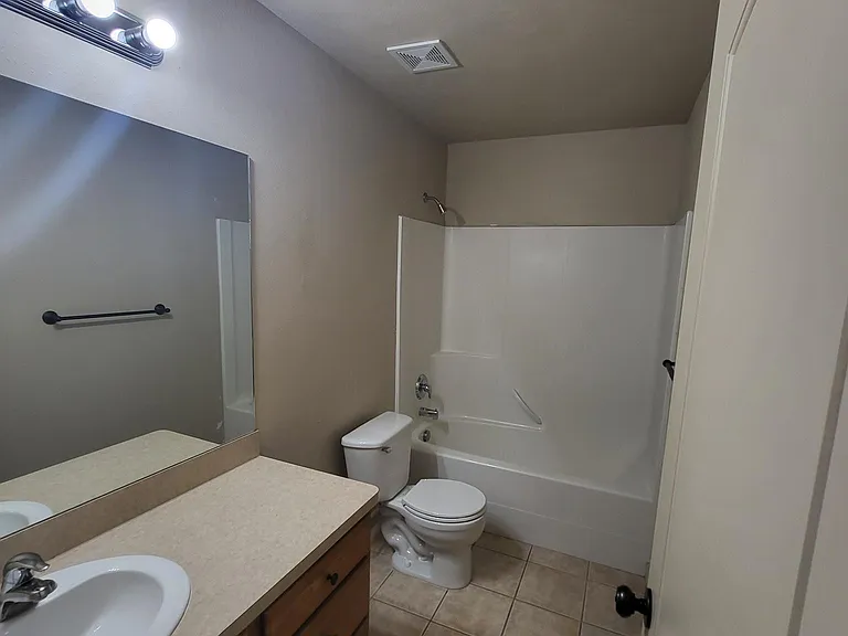 184 Stockham Blvd #D — Photo 5