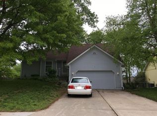 1113 NE Hendrix Dr, Lees Summit, MO 64086