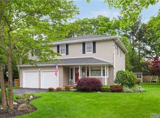 24 Hallock Rd, Patchogue, NY 11772