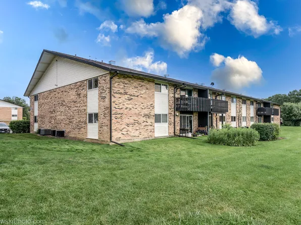 24 Kingery Quarter #204, Willowbrook, IL 60527