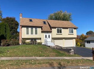 14 Cimarron Rd, Middletown, CT 06457