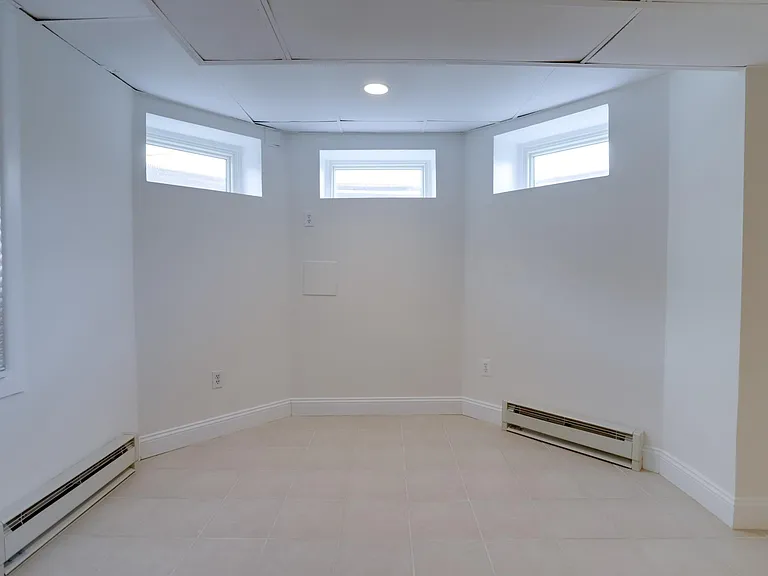 301 E St NE #BASEMENT — Photo 9