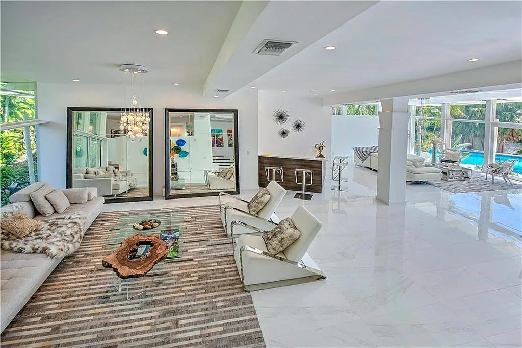 6 bed, 7.0 bath, 5699 sqft, $39,000 — Photo 4