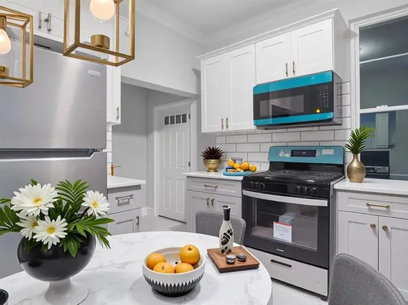 2448 Webb Avenue image 4 of 27