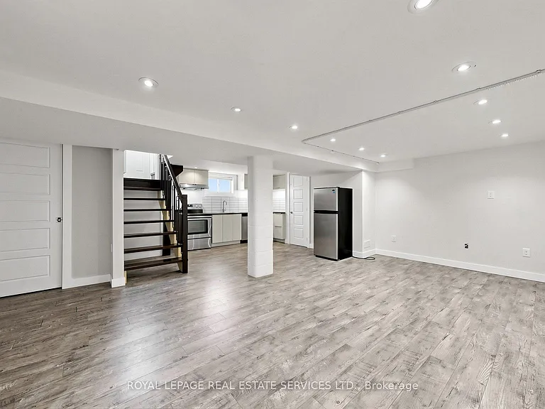 285 Bronte Rd — Photo 30