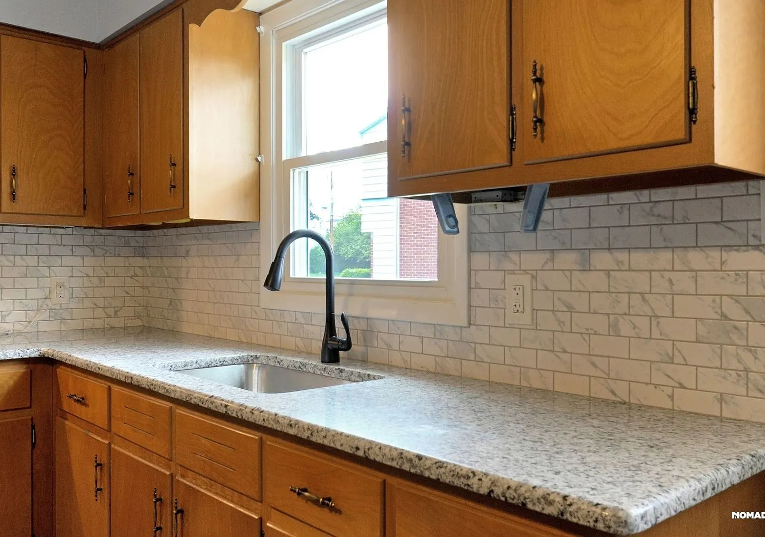 Charming Renovated 2 Bedroom Home in an Upscale area in Hudson, PA — Photo 3