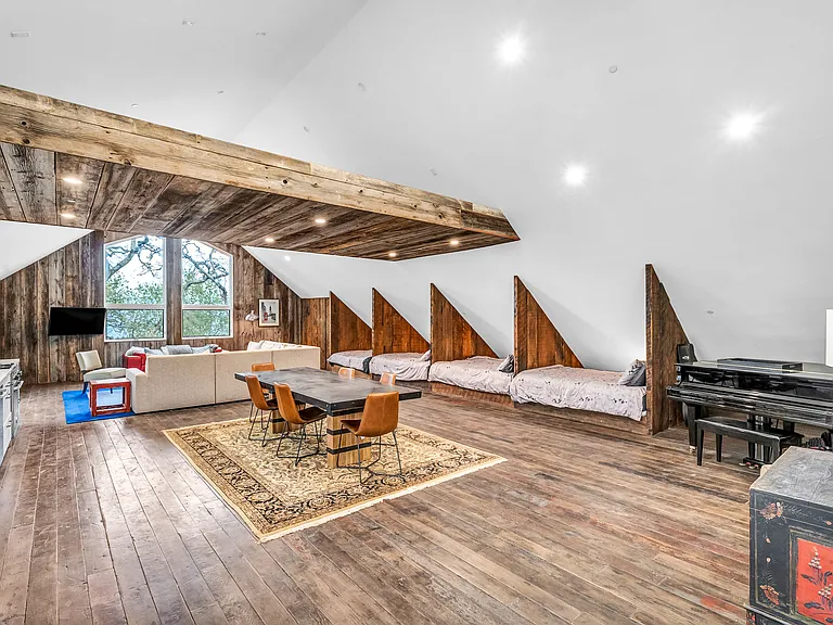6568 Sonoma Mountain Rd — Photo 89