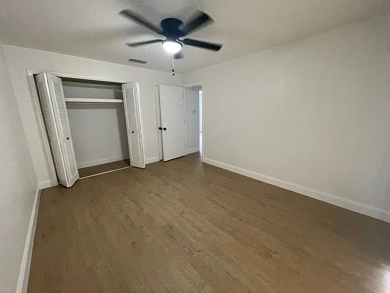 2 Bedroom/1 Bathroom Move-in Ready Townhome w\ 1 Month Free Rent!! — Photo 18