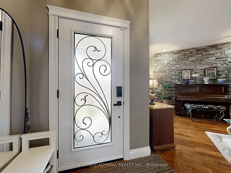 32 Stephanie Ln #UPPER — Photo 4