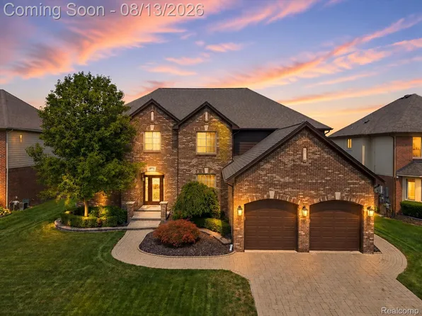 20727 Vesper Dr, Macomb, MI 48044