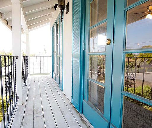 Sweet Balcony with View!