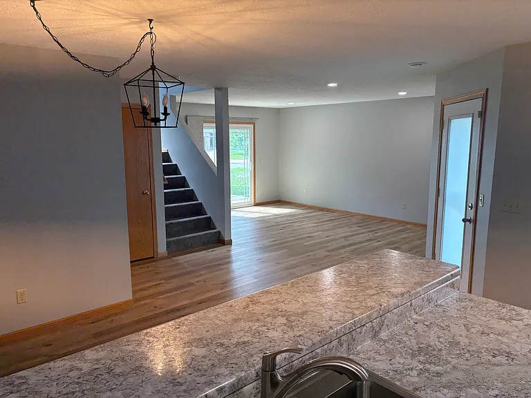 2107 S Holt Ave — Photo 6